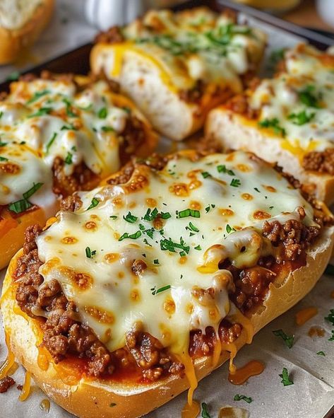 Optimal Recipes Garlic Bread Sloppy Joes, Optimal Recipes, Food Kiosk, Celebrity Recipes, Bar Food, Food Babe, Yummy Comfort Food, Sloppy Joes, Satisfying Food