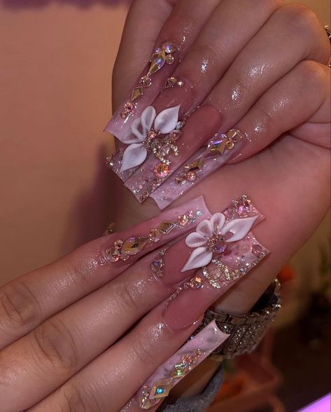 Pearl French Tips, French Tips Pink, Nail Design 2023, Press On Nails White, Fall Nail Design, Quince Nails, Fye Nails, Quinceanera Nails, Girly Acrylic Nails