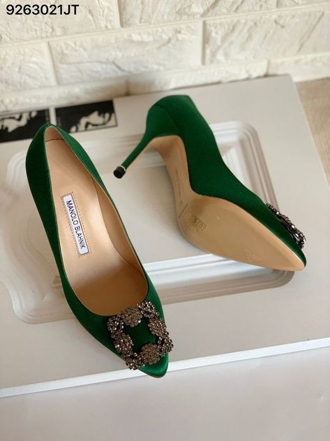 Green High Heels Outfit, Green Manolo Blahnik Shoes, Manolo Blahnik Hangisi Outfit, Malono Blahnik, Enchanted Shoes, Green Manolo Blahnik, Manolo Blahnik Wedding Shoes, Manolo Blahnik Green, Luxury Wishlist