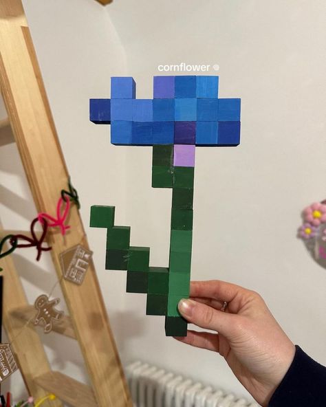 Cornflower Minecraft, Minecraft Cornflower, Minecraft Flowers Pattern, Minecraft Flowers, Diy Minecraft Decorations, Painting Minecraft, Minecraft Diy, Wood Cube, Minecraft Blocks