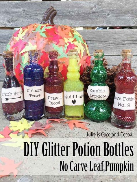 DIY Glitter Potion Bottles for Halloween Potions For Kids, Potion Ideas, Fun Diy Halloween Decorations, Scary Halloween Decorations Outdoor, Leaf Pumpkin, Halloween Potion, Decorate For Halloween, Halloween Potion Bottles, Potion Labels