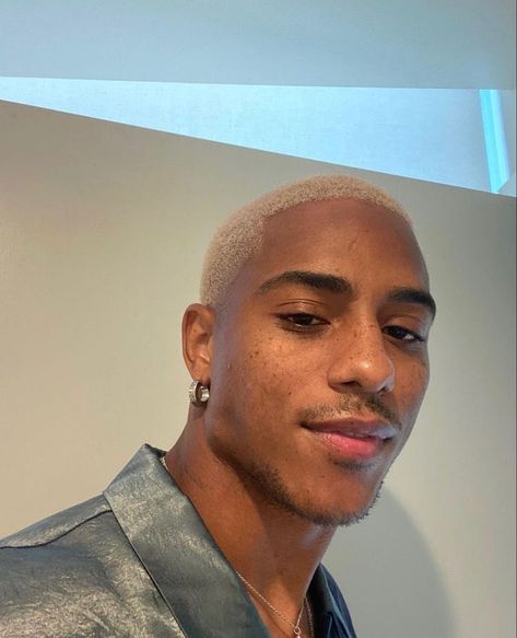 Buzz Cut Black Man, Bald Boy, Bald Black Man, Buzz Cut For Men, Hair Color For Brown Skin, Keith Powers, Men Blonde Hair, Black Male Models, Fine People