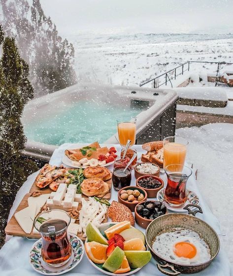 Francesca Abate on Instagram: “Credit @iamtravelr  Breakfast with Jacuzzi 💙💙💙 Good morning all  #cappadocia #turkey #breakfast #goals #winter #snow #jacuzzi #morning…” Breakfast Around The World, Breakfast With A View, Romantic Breakfast, Winter Breakfast, Good Morning All, Christmas Breakfast, Boxing Day, Perfect Breakfast, Breakfast In Bed