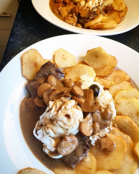 Bitoque com Molho Cremoso de Cogumelos ❦ Portuguese "Bitoque" Steak with Creamy Mushroom Sauce Bitoque Portuguese Recipe, Bitoque Portuguese, Portuguese Restaurant, Steak Doneness, Potato Rounds, Portugal Food, Mushroom Varieties, French Fried Potatoes, Fried Potato