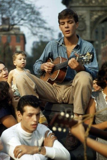 Ruth Orkin, Everyday Life Photography, Human Oddities, Best Guitar Players, New York Pictures, Figure Photography, Vintage Everyday, Famous Photographers, Colour Photograph