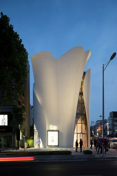 Dior Seoul, Christian De Portzamparc, House Of Dior, Dior Boutique, Green Facade, Architecture Elevation, Archi Design, Facade Lighting, Small Buildings