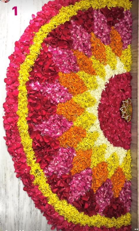 Corner Flower Rangoli, Rangoli Half Circle, White Rangoli, Onam Pookalam, Pookalam Design, Simple Flower Rangoli, Flowers Rangoli, Wedding Highlights Video, Floating Flower