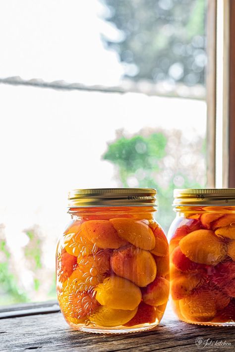 https://en.julskitchen.com/preserves/how-to-preserve-apricots Preserving the harvest with Juls Kitchen. A tutorial on How to Preserve Apricots. Pastry Cream Cake, Apricot Preserves Recipe, Apricot Recipes, Homemade Liquor, Apricot Tree, Best Cookbooks, Kampot, Easy Food Art, Pastry Cream