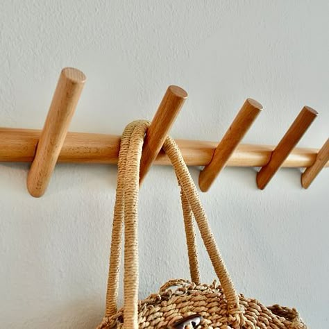 Coat Rack Diy, Peg Coat Rack, Ideas Recibidor, Wooden Hooks, Wooden Coat Hooks, Entryway Hooks, Wood Coat Rack, Coat Rack Hooks, Enclosed Porch