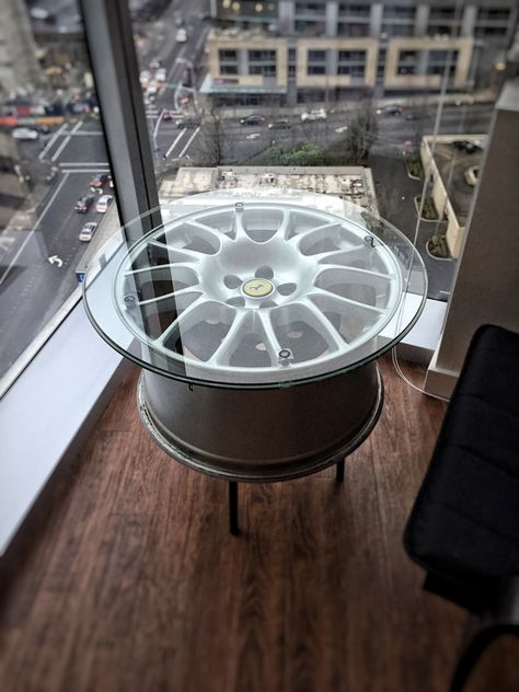 DIY Ferrari table. Tire Seats, Tire Table, Engineering Art, Tire Shop, Pirelli Tires, Car Part Furniture, Welding Art Projects, Lego Room, Automotive Decor