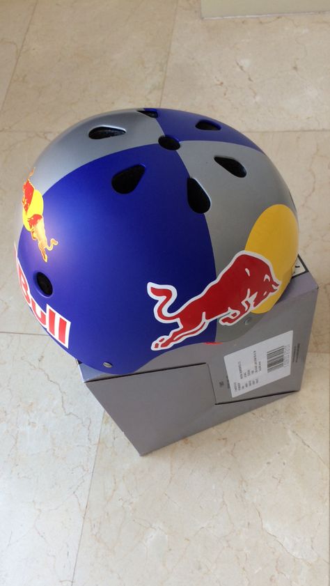 Red Bull Snowboarding, Red Bull Helmet, Redbull Helmet, Snowboarding Helmet, Y2k Drawings, Ktm Bike, Bike Photos, Cool Bike Helmets, Helmet Designs