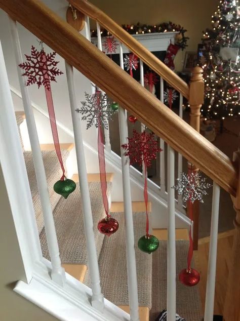 Christmas Railing, Stairway Decor Ideas, Christmas Stairway, Stairs Decor Ideas, Stairway Decor, Christmas Banister, Stairs Makeover Ideas, Christmas Stairs Decorations, Christmas Staircase Decor