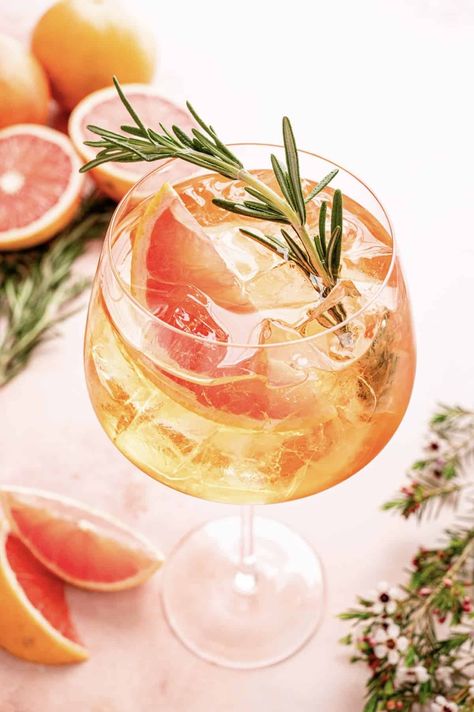 This grapefruit Aperol spritz has quickly become my favorite spritz! It combines grapefruit liqueur, Aperol, prosecco, a little sparkling water, and rosemary to create a light, airy, and layered cocktail that is utterly delightful. It's not overly sweet; it's lightly fruity and has lovely herbal notes from the rosemary. Its perfect for easter and spring! Best Mint Julep Recipe, Cream Puff Dessert, Pony Photo, Puff Dessert, Sour Cream Cookies, Mint Julep Recipe, Pineapple Mint, Coconut Pecan, Best Cocktails