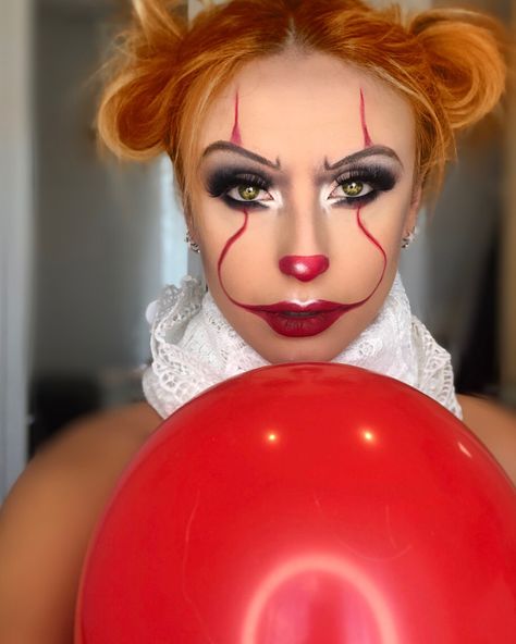 Women Pennywise Makeup, It Face Makeup Clown, Carnevil Clown Makeup, Pennywise Inspired Outfit, Womans Scary Clown Makeup, Glam Pennywise Makeup, Easy Penny Wise Makeup, Penny Wise Halloween Makeup, Simple Pennywise Makeup