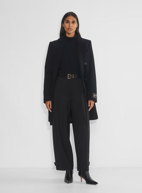 DIALOGUE PANT - Relaxed barrel-leg virgin wool pleated pants Aritzia Trousers Outfit, Aritzia Work Outfit, Trousers Outfit Work, Aritzia Outfit, Olive Mini Skirt, Women Dress Pants, Smart Outfits, Fall Activewear, Sweat Vest