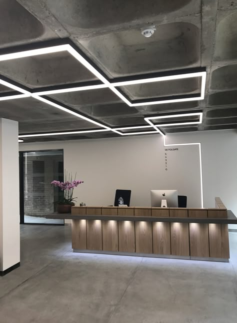 Modern Industrial Commercial Design, Exposed Ceiling Lighting, Industrial Ceiling Design, Industry Aesthetic, Concrete Office, Waffle Ceiling, Line Lighting, Commercial Lighting Design, Lobby Lighting