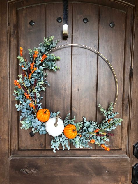 13 Gorgeous Fall Wreath Ideas for a Cozy Front Door Fall Wreath Ideas, Fall Decor Wreaths, Modern Wreath, Diy Thanksgiving, Fall Decor Ideas, Fall Deco, Diy Fall Wreath, Thanksgiving Wreaths, Pumpkin Wreath