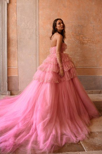 Monique Lhuillier Spring 2020 Ready-to-Wear Collection - Vogue Monique Lhuillier Dress, Creative Outfits, Outfits Dresses, Tulle Ball Gown, Looks Black, Monique Lhuillier, Fashion Spring, Indian Designer, Gorgeous Gowns