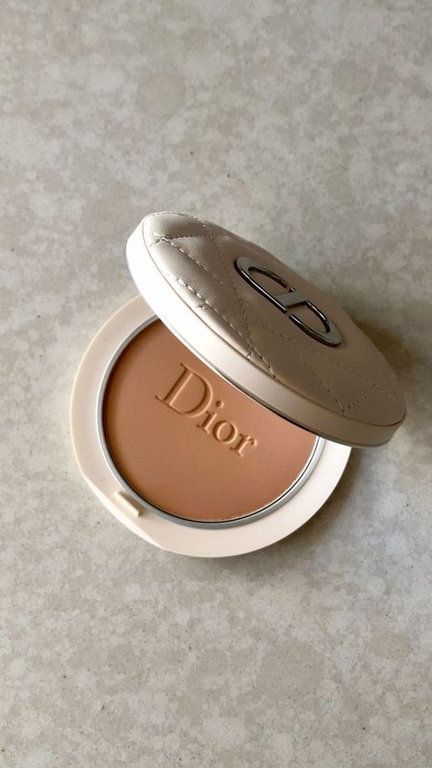 Dior Bronzer Aesthetic Makeup Products Bronzer, Dior Beauty Aesthetic, Bronzer Aesthetic, Dior Bronzer, Dinner Heels, Skincare Food, Korean Breakfast, Apple Bag, Coffee Winter