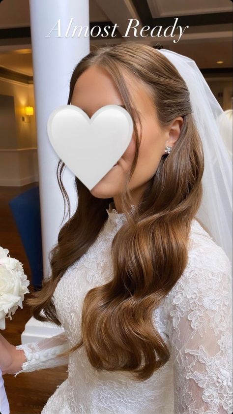 Bridal Hair Down, Glam Wedding Makeup, Romantic Wedding Dresses, Wedding Hair Up, Wedding Dresses Black, Bridal Hair Inspiration, Wedding Hairstyles Bride, Dresses Romantic, Long Hair Wedding Styles