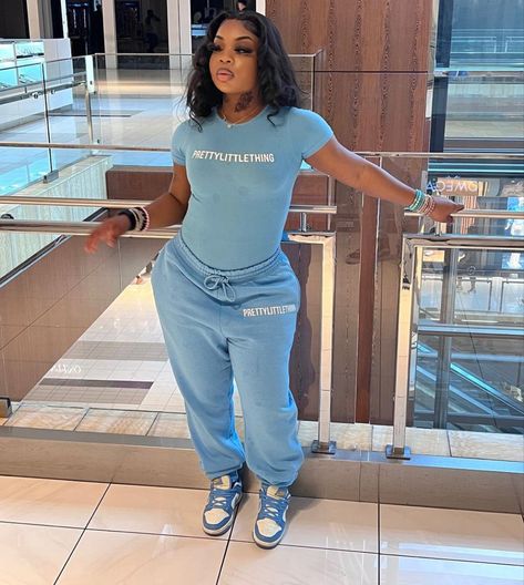 Plt Sweatsuit Outfit, Sweat Suits Outfits Baddie, Plt Sweatpants Outfit, Black Women Tracksuit, Prettylittlething Sweatpants Outfit, Dunks Black, Blue Dunks, Twitter Threads, Dunk Outfits