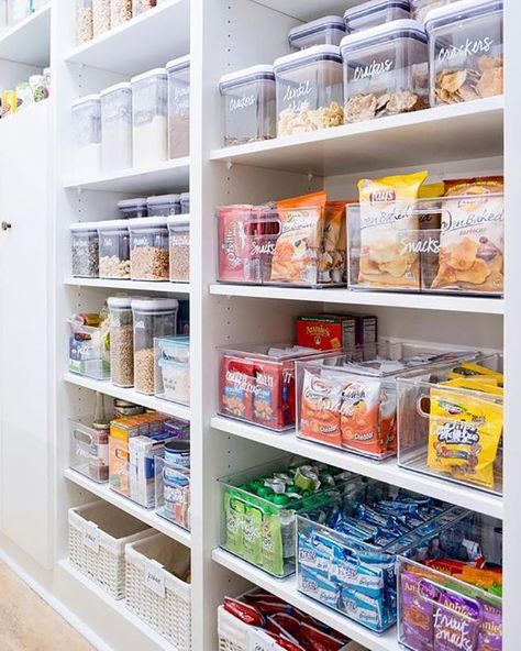 Check out these tips for how to plan the perfect pantry! Khloe Kardashian Pantry, Pantry Inspiration, Perfect Pantry, Organized Pantry, Pantry Organisation, Desain Pantry, Home Edit, Khloé Kardashian, Kitchen Organization Pantry