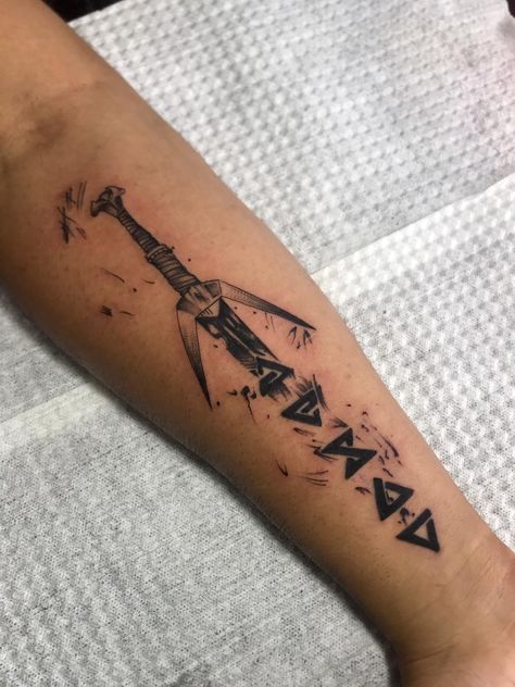 The Witcher Swords Tattoo, Geralt Of Rivia Tattoo, Witcher 3 Tattoo, The Witcher Tattoo Ideas, Minecraft Tattoo Ideas, Witcher Tattoo Ideas, Tattoo Concept Art, Witcher Tattoos, Tattoos To Draw