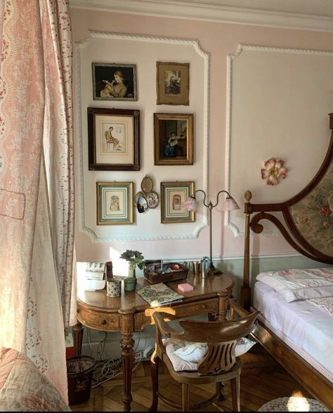 Italy Bedroom Aesthetic, Rooms Decoration, Velvet Art, Makeover Bedroom, London Flat, Room Deco, Dreamy Room, Dream Room Inspiration, House Remodel