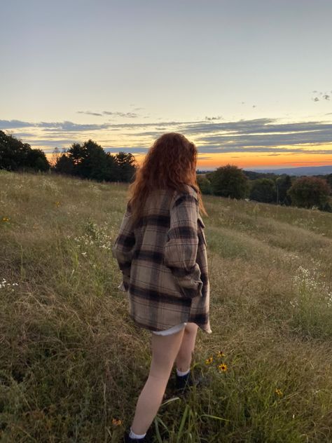 Becca Moore, Vintage Flannel Aesthetic, Flannels Aestethic, Hopper Aesthetic, Flannel Jacket Outfit, Flannel Aesthetic Girl, Goblincore Flannel, Flannel Outfits Aesthetic, Flannel Aesthetic