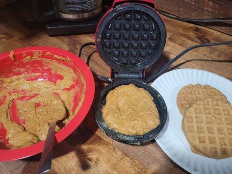 Keto & Low Carb ( Food Network ) | 1 egg to 1 tablespoon of peanut butter makes amazing waffles | Facebook Peanut Butter Waffles, Waffle Iron Recipes, Egg Waffle, Mug Cake Microwave, Banana And Egg, Low Carb Peanut Butter, Points Recipes, Dough Recipe, Keto Recipes Easy