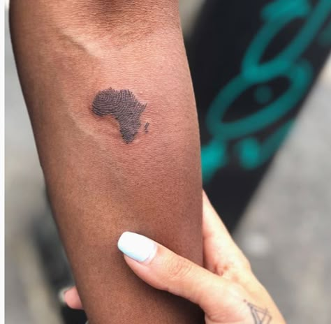 Fingerprint Tattoos, Maching Tattoos, Africa Tattoos, Polynesian Tattoo Designs, Tattoo Inspiration Men, Tasteful Tattoos, Tattoos For Black Skin, Cool Tattoos For Guys, Finger Print