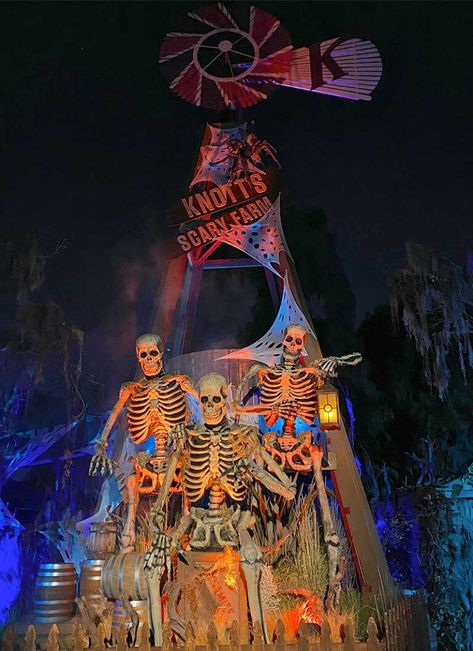 Knotts Berry Farm Halloween, Coaster Aesthetic, Knotts Scary Farm, Halloween Farm, Scary Farm, Halloween Circus, Pumpkin Eater, Wallpaper 2024, Guinness Book Of World Records