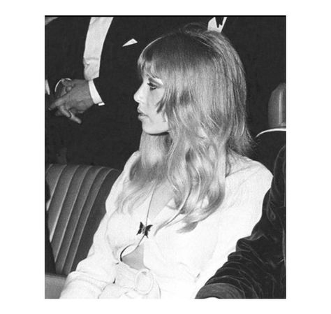 𝘗𝘢𝘵𝘵𝘪𝘦 𝘉𝘰𝘺𝘥 𝘍𝘢𝘯 on Instagram: “Her side profile😍 ♡ ♡ ♡ ╔═════ஓ๑♡๑ஓ═════╗ Welcome to @for.youblue where I post pictures and videos of the beautiful PattieBoyd❤️…” Pattie Boyd 60s, Patty Boyd, George Harrison Pattie Boyd, Patti Boyd, Beatles Girl, 70s Girl, Pattie Boyd, 60s Women, Beatles Photos