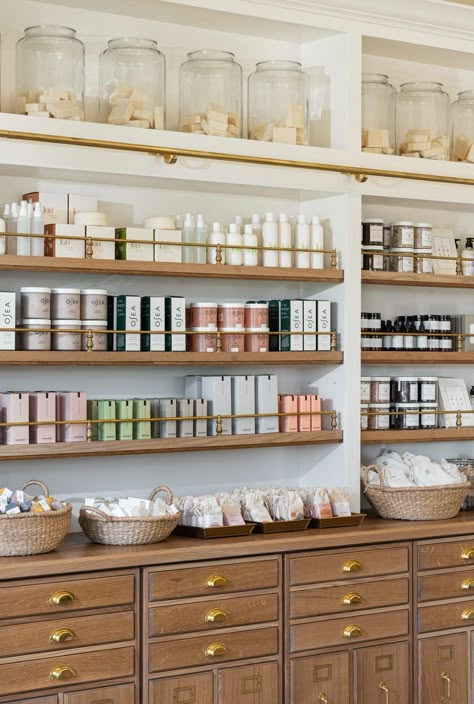 Health Shop Interior, French Store Design, Wellness Shop Design, Bath Store Display, Wellness Store Design, Fabric Store Aesthetic, Salon Display Ideas, Soap Shop Display, Shop Design Idees Boutiques