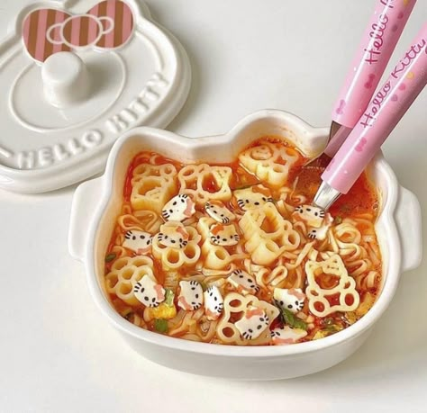 Hello Kitty Breakfast, Hello Kitty Pasta, Cute Meals, Bolo Da Hello Kitty, Sanrio Food, Baby Rat, Kawaii Cooking, Cute Snacks, Think Food