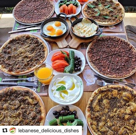 Lebanese Aesthetic, Arabic Breakfast, Lebanon Culture, Lebanese Breakfast, Lebanese Culture, Lebanon Food, Arab Food, Lebanese Cuisine, Catering Ideas Food