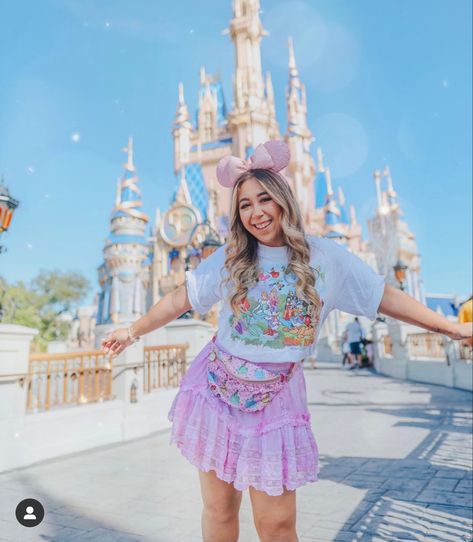 Disney World Outfits Skirt, Disney Bday Outfits, Disneyland Outfits Princess, Disney Princess Park Outfit, Preppy Disney Outfits, Pink Disney Outfit, Magic Kingdom Outfit Ideas, Vacation Outfits Winter, Park Fits