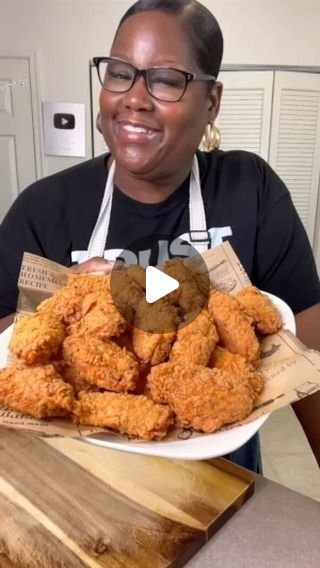 BLACK FOODIE FINDER ® on Instagram: "Let’s Fried Chicken, All Flats! 🍗 😋⁣ ⁣ Ingredients: 2 Ibs flat wing portions⁣ (used a party bag of frozen wings and removed the flats)⁣ 1 pkt Sazon⁣ Garlic powder⁣ Onion powder⁣ Smoked paprika⁣ Lawry’s seasoned salt⁣ Italian seasoning⁣ Black pepper⁣ Louisiana hot sauce⁣ 2 eggs ( this acts as a binder)⁣ + few tbs of flour and cornstarch to make it⁣ A thick batter⁣ 1 cup all-purpose flour⁣ 1/3 cup corn starch + same dry ingredients⁣ *Used peanut oil for frying (however, any natural oil is good. l.e. vegetable oil, canola oil)⁣ ⁣ ** This is a single fry only. ⁣ (via @itssogood81 )⁣ ⁣ ⁣ #BlackFoodieFinder⁣ ⁣ —————————————————————⁣ 𝗙𝗼𝗹𝗹𝗼𝘄 @𝗯𝗹𝗮𝗰𝗸𝗳𝗼𝗼𝗱𝗶𝗲𝗳𝗶𝗻𝗱𝗲𝗿 & 𝗱𝗼𝘄𝗻𝗹𝗼𝗮𝗱 𝗼𝘂𝗿 𝗮𝗽𝗽 𝗳𝗼𝗿 𝗯𝗹𝗮𝗰𝗸 𝗲𝗮𝘁𝗲𝗿𝘆, 𝗰𝗵𝗲𝗳𝘀, Flat Wings Recipe, Wing Ideas Chicken, Soul Food Fried Chicken Recipes, Fried Chicken Party Wings, Fried Party Wings Crispy Chicken, Louisiana Fried Chicken Recipe, Fried Gizzards Tender, Black Fried Chicken Recipe, Wing Dinner Meals