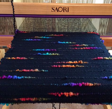 Handspun Yarn Projects, Rigid Heddle Weaving Patterns, Art Yarn Weaving, Saori Weaving, Weaving Loom Projects, Peg Loom, Rigid Heddle Weaving, Heddle Loom, Weaving Rug