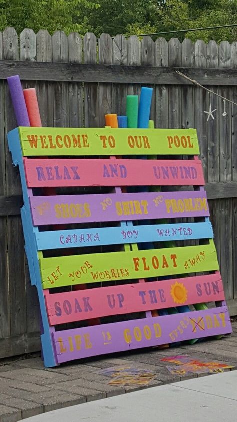 Pool Noodle Storage, Diy Pools, Noodle Storage, Pool Organization, Pallet Pool, Side Ideas, Deck Remodel, Pool Storage, Pool Essentials