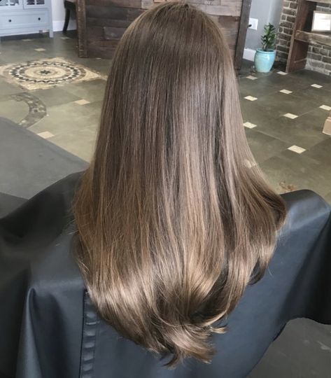 Glazed Brunette Hair, Pretty Brunette Hair, Glossy Brown Hair, Brunette Hair Inspiration, Shades Of Brunette, Light Brunette Hair, Balayage Hairstyle, Telur Dadar, Shine Hair