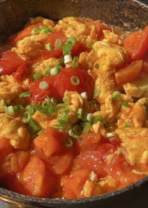 Tomatoe Egg Stir Fry, Chinese Scrambled Eggs Tomatoes, Korean Tomato Egg, Chinese Tomato Egg Stir Fry, Tomato Egg Stir Fry, Asian Tomato Recipes, Chinese Diet Food, Chinese Egg Recipes, Chinese Tomato And Egg Recipes