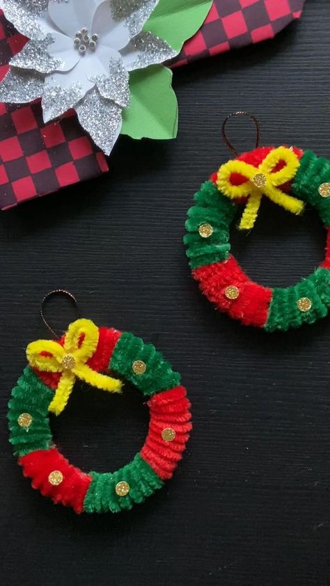 Pin on Christmas crafts Craft Pipe Cleaners, Diy Christmas Wreath, Wreath Ornament, Preschool Christmas Crafts, Christmas Arts And Crafts, Pipe Cleaner Crafts, Handmade Christmas Crafts, Preschool Christmas, Pipe Cleaners