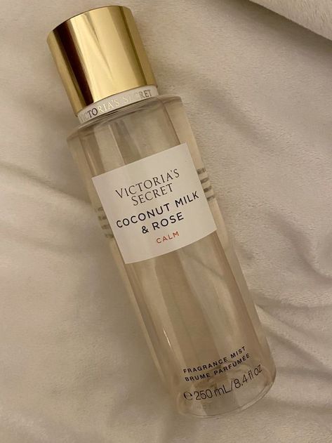 Victorias Secret Perfumes, Profumo Victoria Secret, Victoria Secrets Coconut, Victoria's Secret Perfume, Vanilla Smell, Rose Perfume, Victoria Secret Perfume, Teen Life Hacks, Perfume Lover