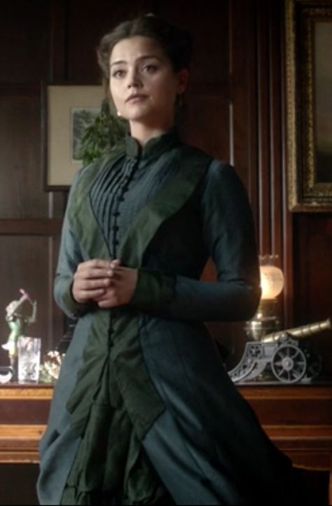 Jenna Coleman as Émeraude Governess Dress, Coc Characters, Doctor Who Clara Oswald, Victorian Doctor, Doctor Who Dress, Victorian People, Oswin Oswald, Doctor Who Clara, Historical Outfits