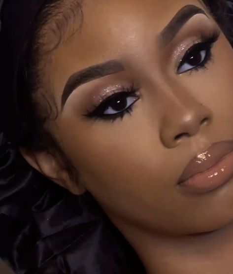 Hollywood Makeup Look Black Women, Prom Make Up Looks Black Women, Prom Natural Makeup Looks, Silver Natural Glam Makeup Black Women, Natural Makeup Looks Prom, Natural Glam With Glitter, Natural Makeup Looks For Homecoming, Soft Glam Makeup Black Women Glitter, Prom Makeup For Light Skin