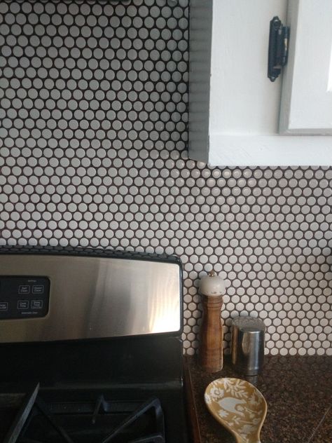 Penny Tile With Dark Grout, White Penny Tile Black Grout, Penny Tile Backsplash, Black Grout, Penny Tile, Penny Round, Brown Velvet, Kitchen Tiles Backsplash, White Tiles