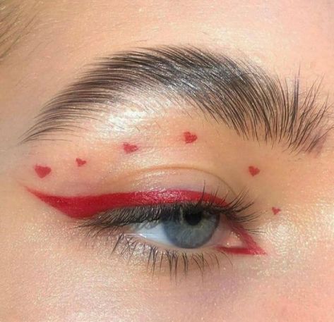 Harry Styles Makeup, Taylor Swift Makeup, Queen Of Hearts Makeup, Thanksgiving Makeup, Nina Zenik, Concert Makeup, Red Eyeliner, Valentines Day Makeup, Valentines Makeup