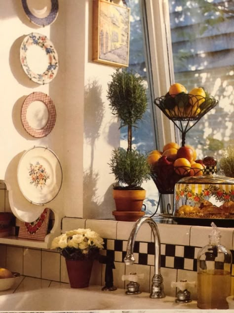 90s Interior Design Kitchen, Nostalgic Kitchen Aesthetic, 90s Cozy Home, 90s Kitchen Decor, Kitchen 90s, 2000s Kitchen, 90s Mood Board, Provance Kitchens, 1990s Kitchen