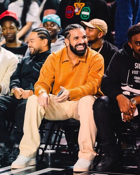 Drake Outfit, Drake Fashion, Drake Clothing, Street Fashion Men Streetwear, Cute Rappers, Shooting Stars, Streetwear Outfits, Mens Streetwear, Corduroy Pants